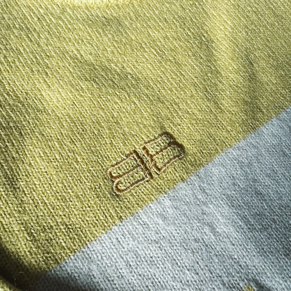 Authentic Balenciaga Wool Sweater - Picture 5 of 16